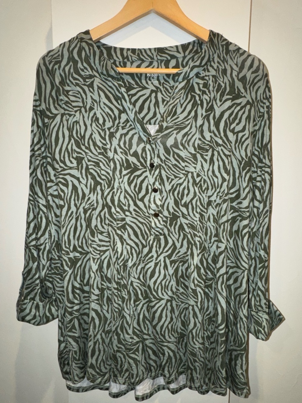 Kim Rogers 2X 3/4 Sleeve Printed Henley Top